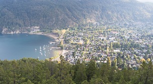 Lakeside town and Lanín National Park