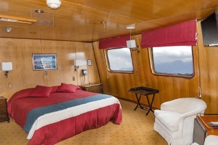 Skorpios II cabin Master Suites