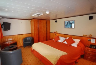 Skorpios III cabin Junior Suite