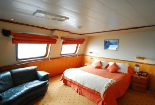 Skorpios III cabin Master Suite