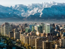 City life beside the Andes